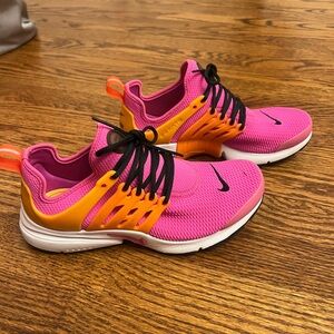 CLEANOUT SALE🚨 Nike Pink and Orange Air Presto